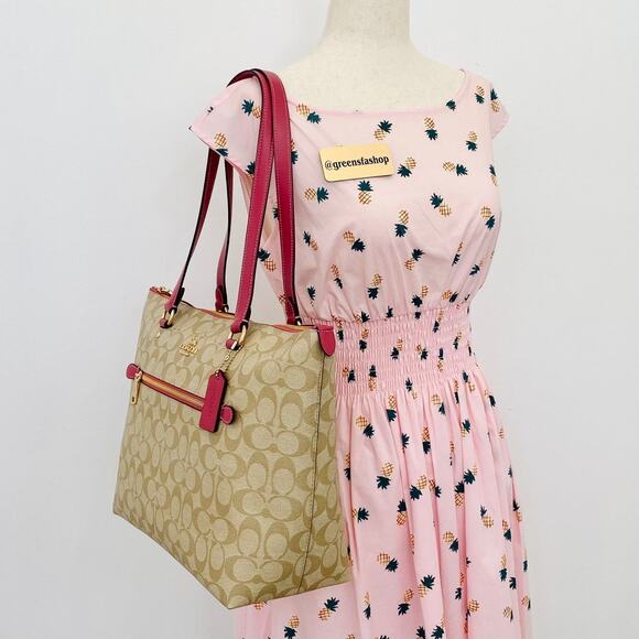 Coach Gallery Tote In Signature Canvas - Picture 9 of 9